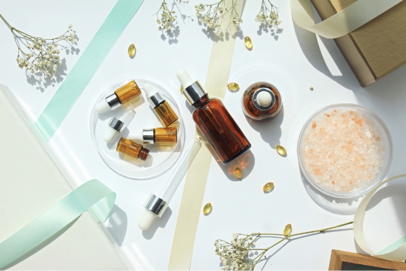 kosmetyki na ozdobnym tle